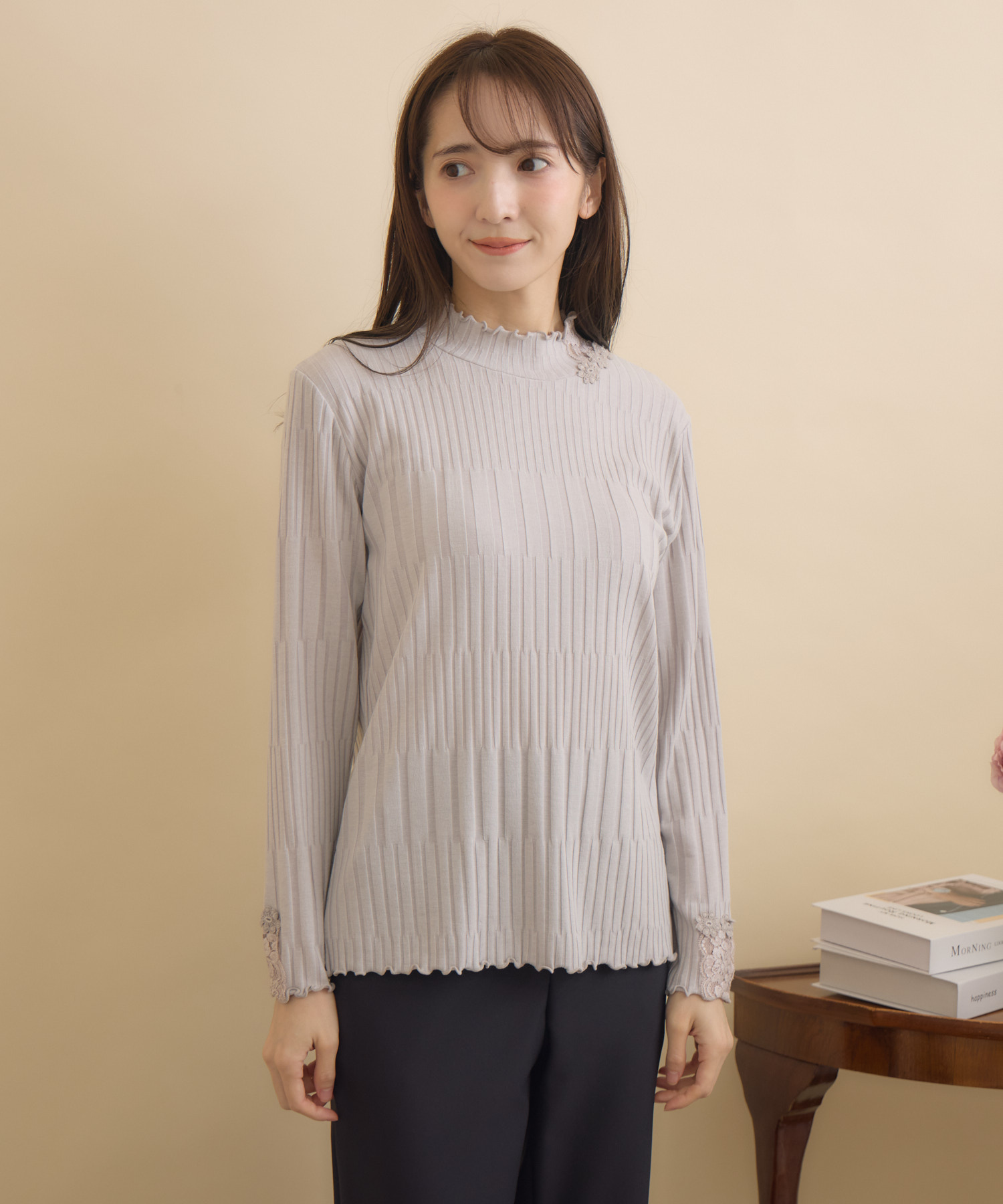 新品タグ付き✨定価30800円 刺繍が美しいハイネック プルオーバー 大きい42 大きいサイズ レディース タートルネックカットソープルオーバー