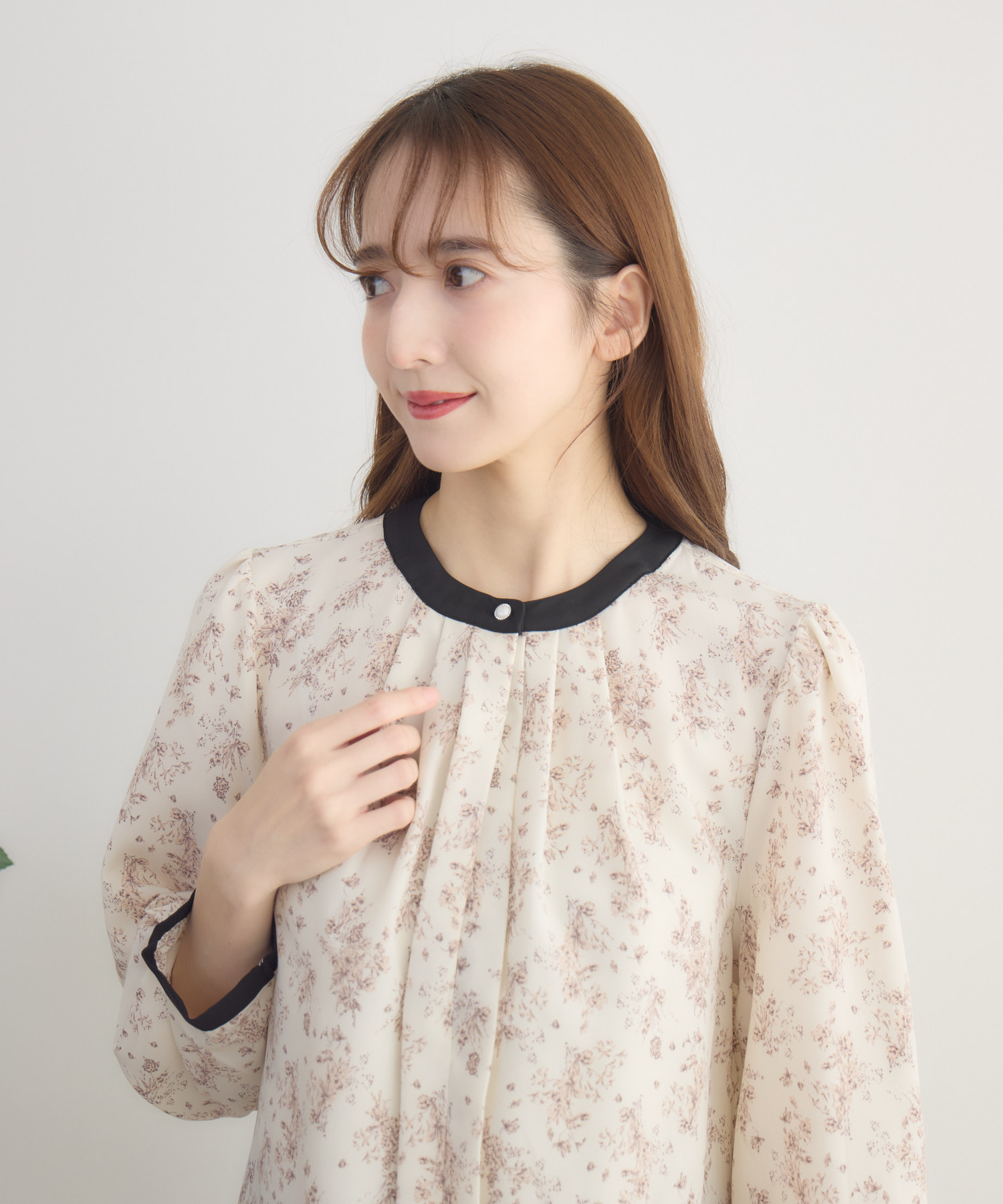 花柄プリントバンドカラーブラウス | IKG crossing