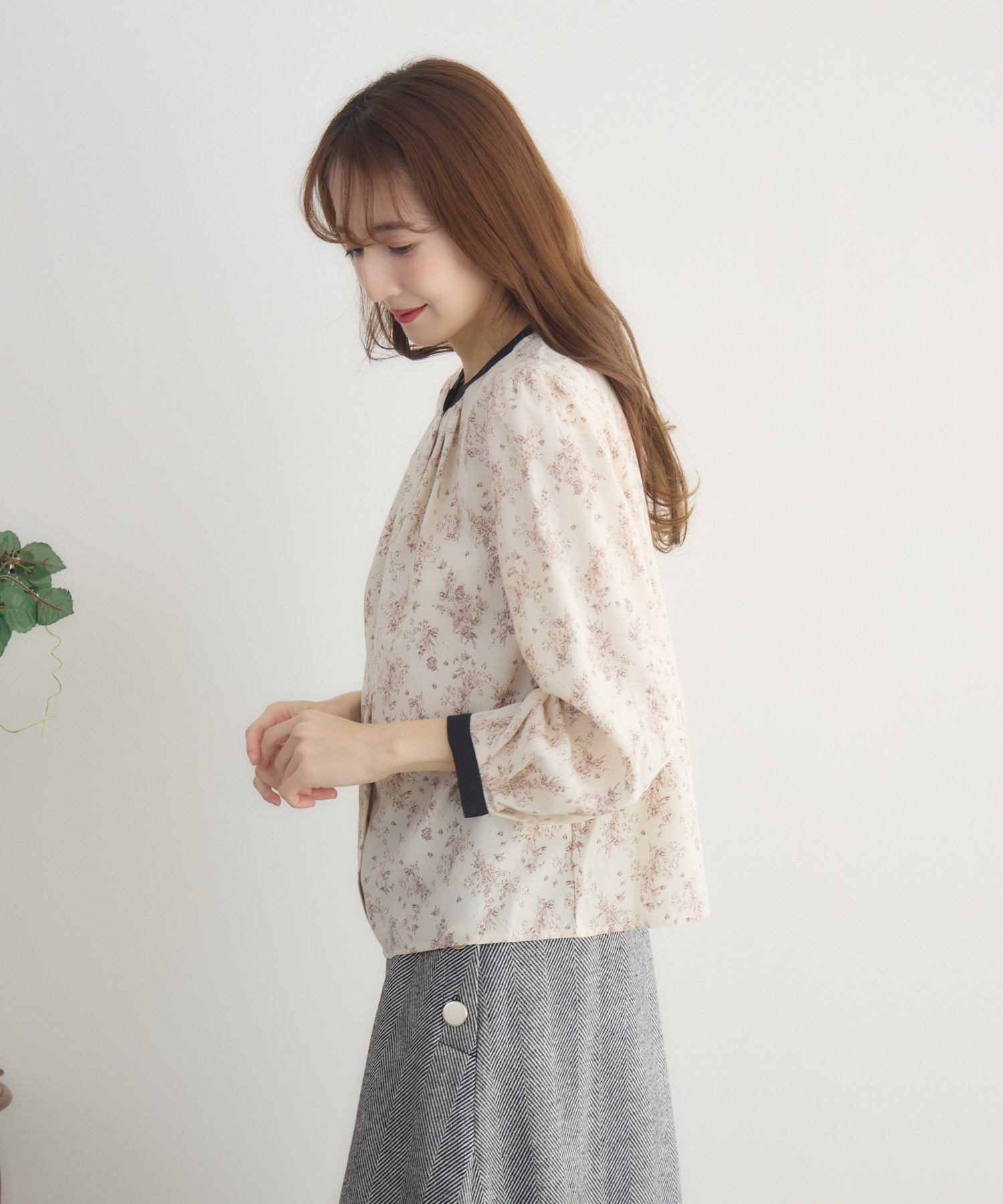 花柄プリントバンドカラーブラウス | IKG crossing