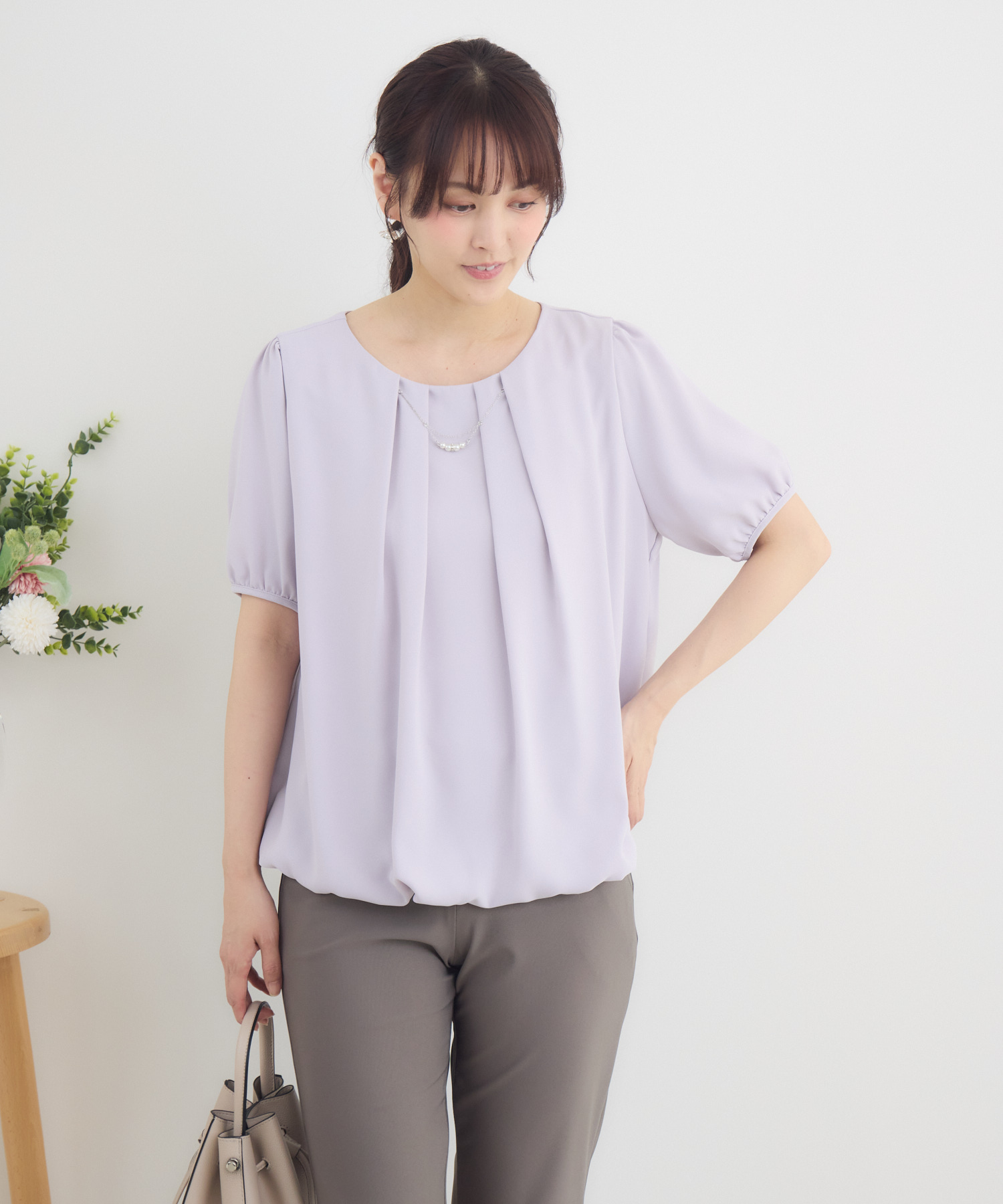 防汚加工】ネックレスチャーム付きタックブラウス | IKG crossing