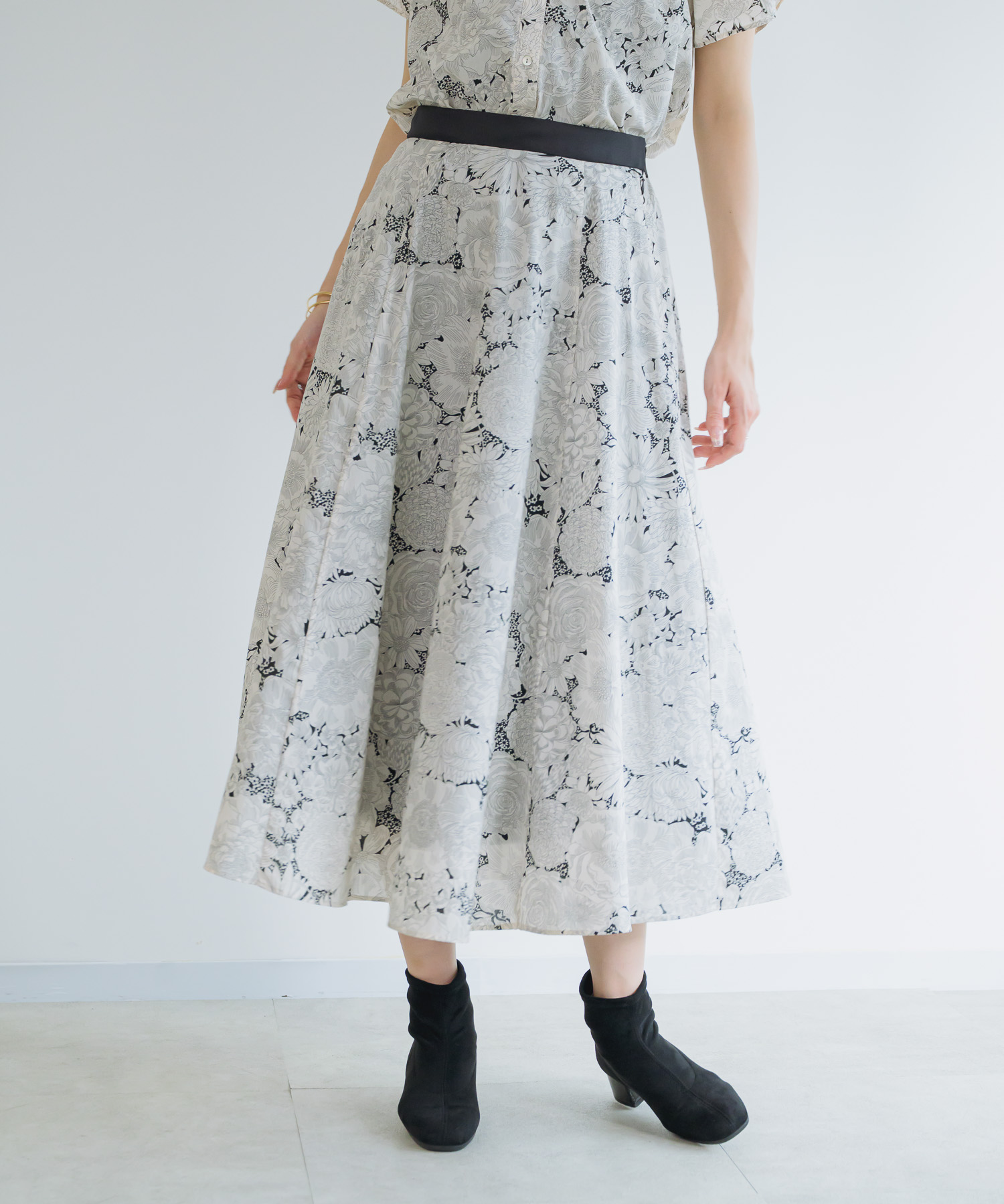 極美品 25SS TOUJOURS リバティプリント　ロングスカート 日本製 TOUJOURS トゥジュー リバティー ブルー フラワー プリント コットン