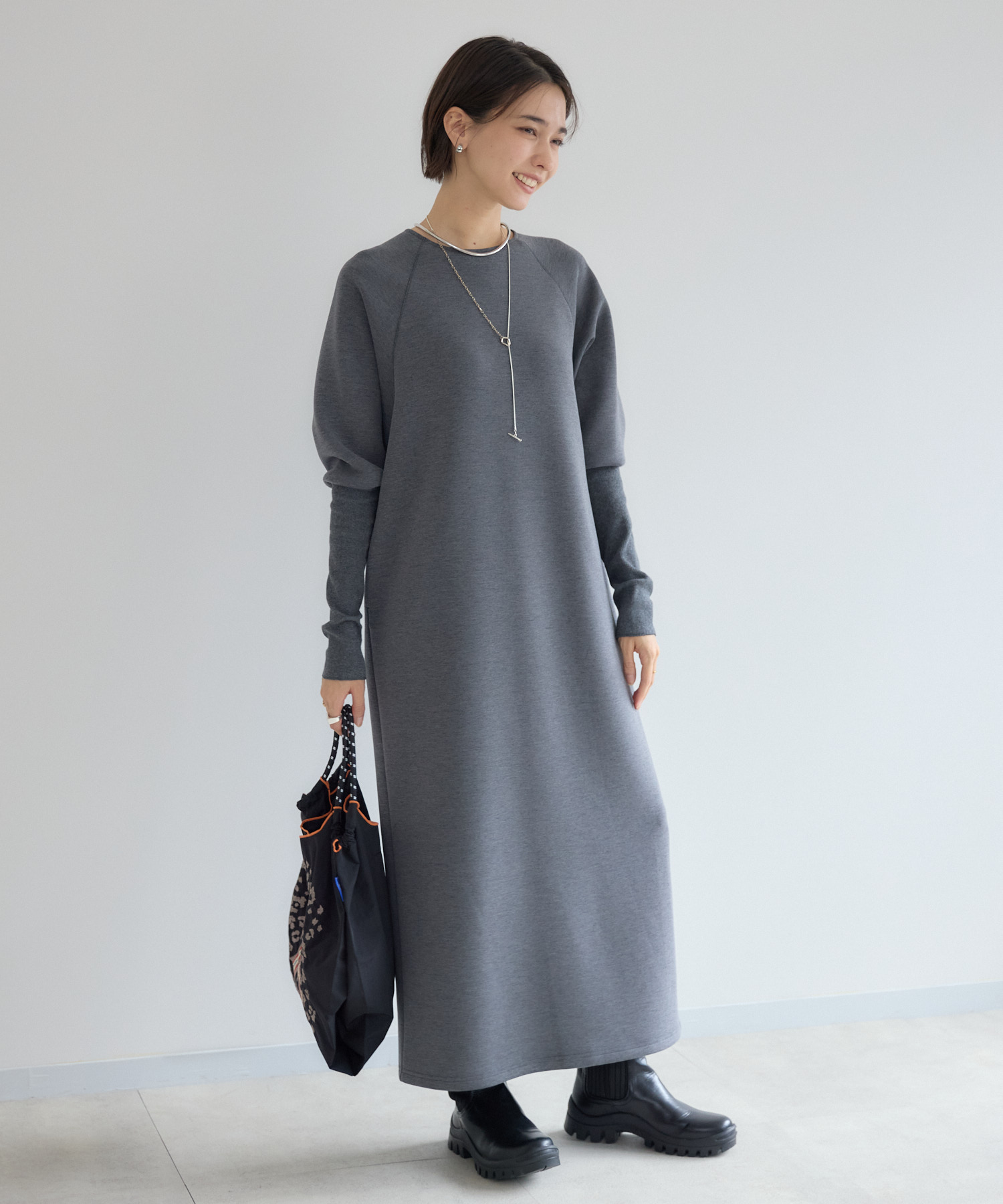 新品同様　ブリーフィング　ワンピース　Mサイズ　グレー MADE IN JAPAN】モダンシルエットスフレワンピース / Pillini | IKG