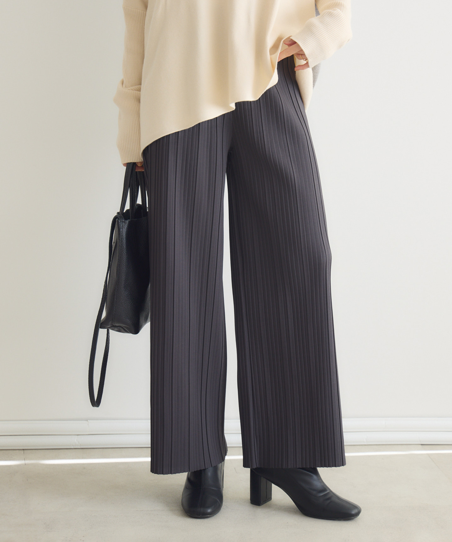 美品　プリーツプリーズ　ロングパンツ　切り替え　デザイン　ブラック　2 PLEATS PLEASE ISSEY MIYAKE（カジュアルパンツ）のフリマアイテム一覧