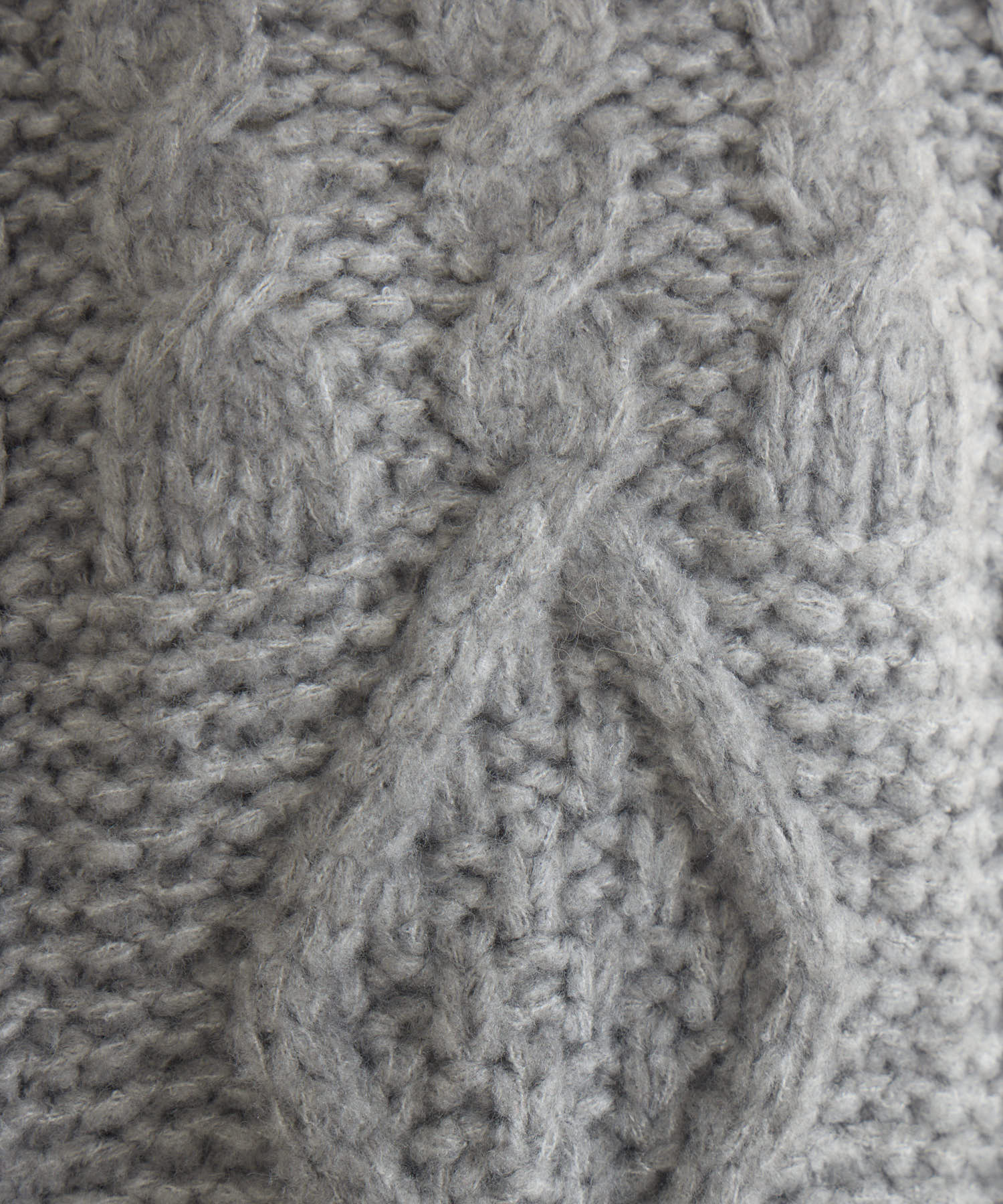 残りわずか】ふわふわローゲージケーブルニット | IKG crossing