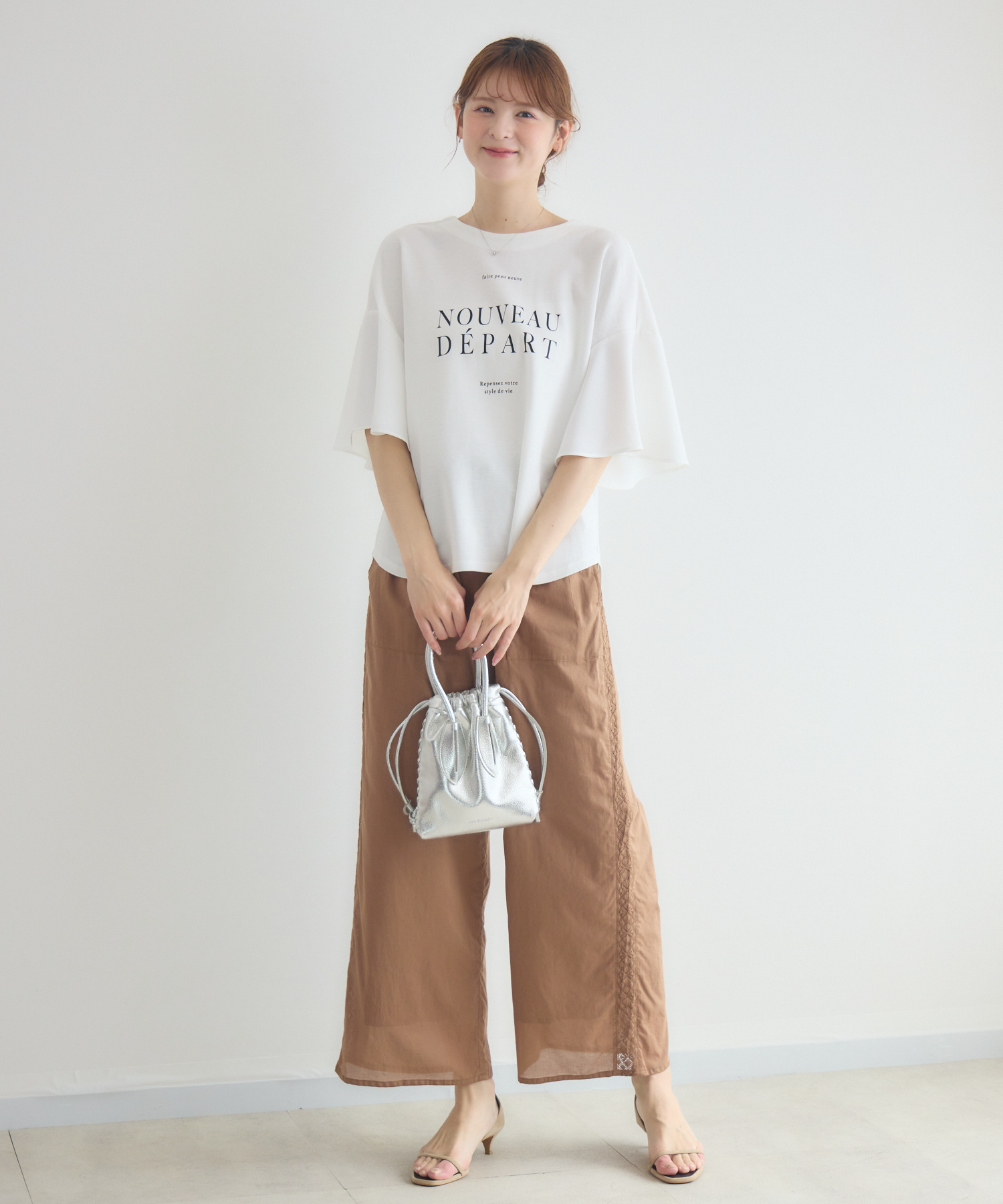 残りわずか】バックフリルロゴTシャツ | IKG crossing