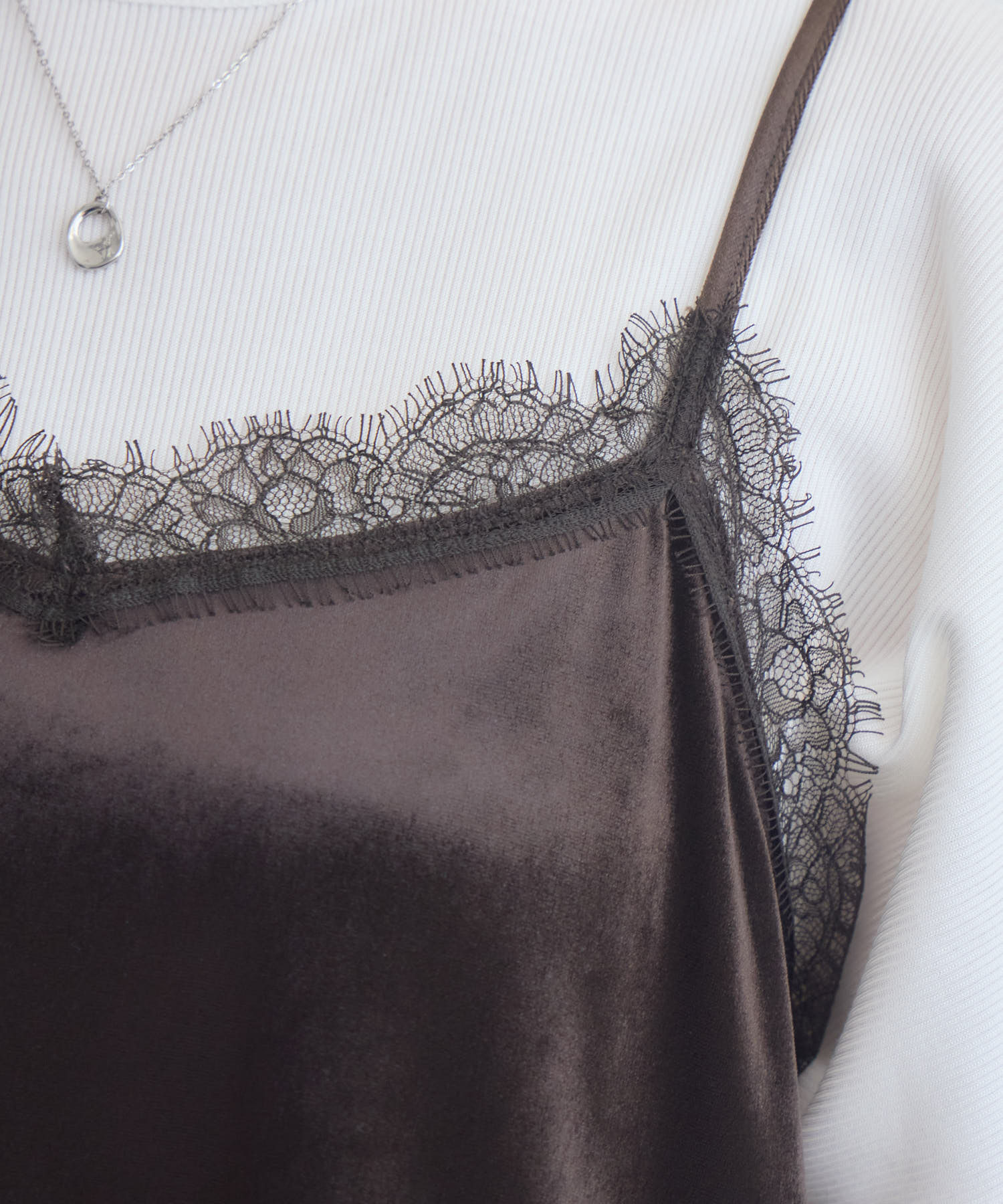 A.roege hove キャミソール トップスは @credona_official の