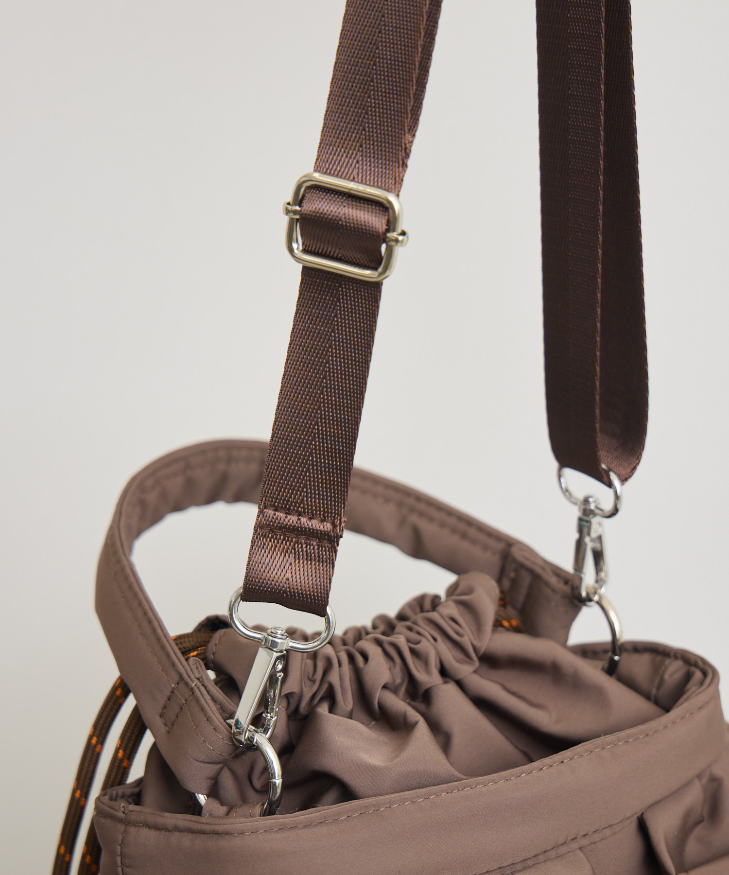【専用お取り置き】 ＊handmade＊ショルダーにもなるフリル巾着ポメラニアン フリル巾着ショルダーバッグ | IKG crossing