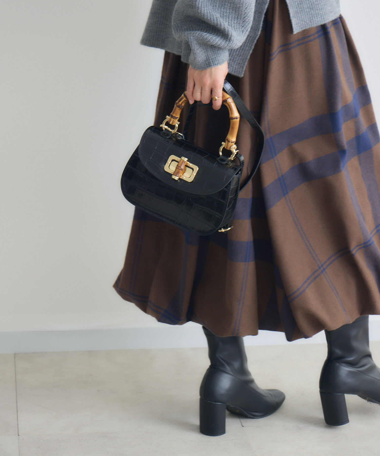 〈美品 着用僅か〉 オーストリッチ バンブー ハンドバッグ 定価14万円 美品 着用僅か〉 オーストリッチ バンブー ハンドバッグ 定価14万円