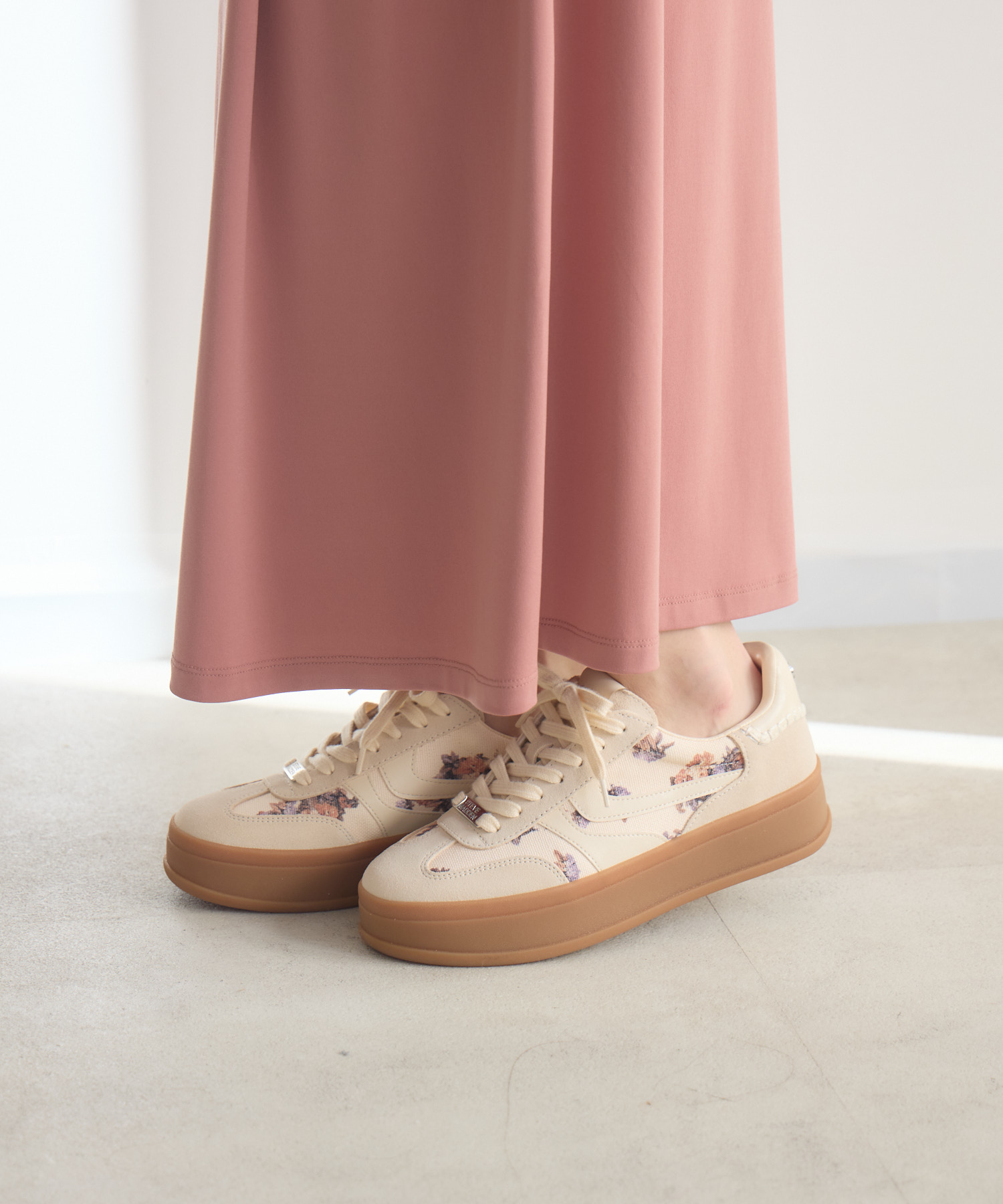 STEVE MADDEN】OFF-TRACK フラワーキャンバススニーカー | IKG crossing