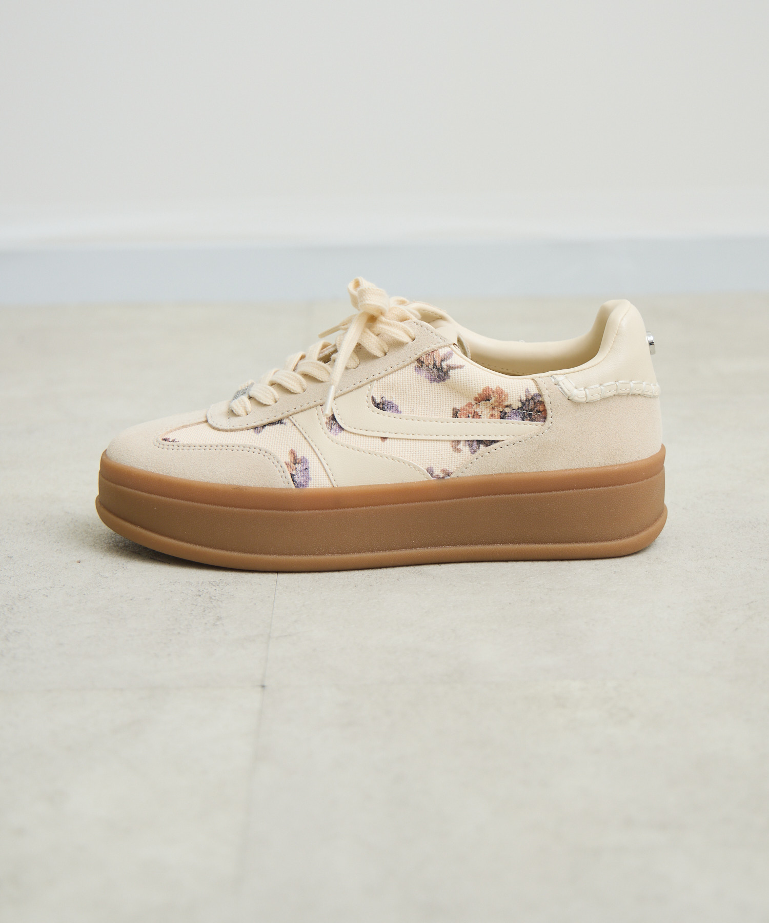 STEVE MADDEN】OFF-TRACK フラワーキャンバススニーカー | IKG crossing