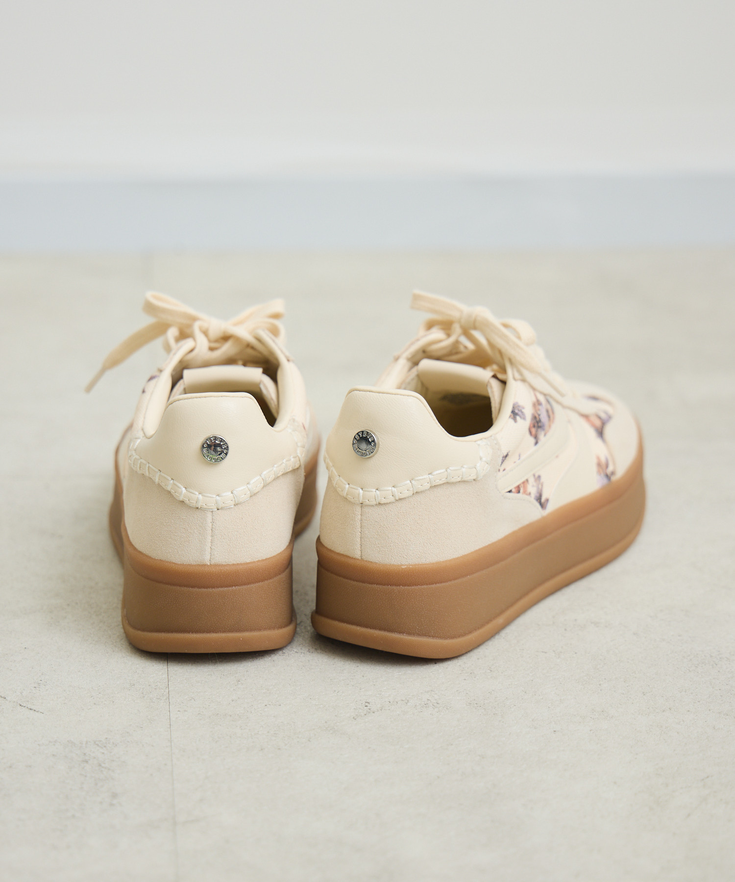 STEVE MADDEN】OFF-TRACK フラワーキャンバススニーカー | IKG crossing
