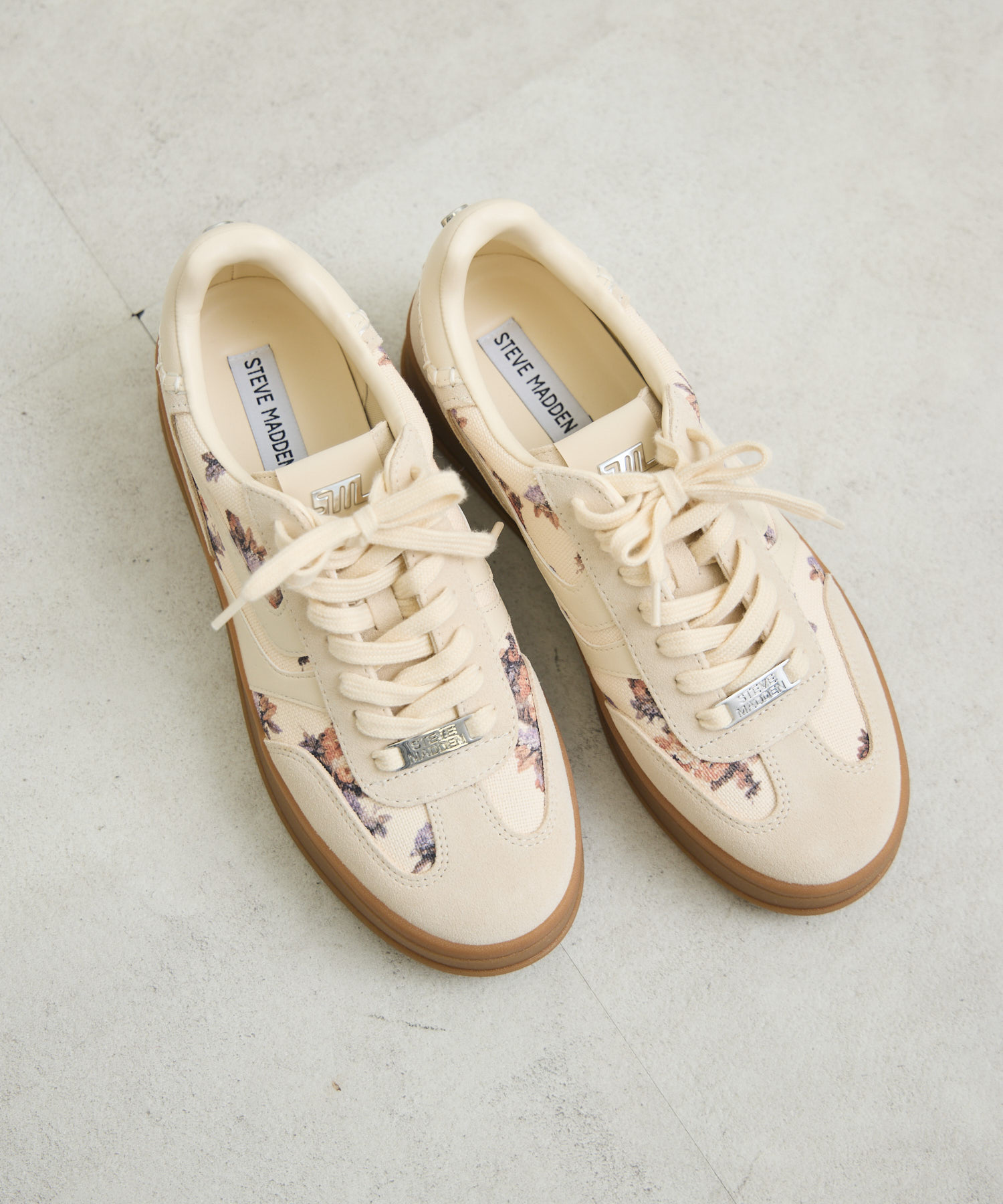 STEVE MADDEN】OFF-TRACK フラワーキャンバススニーカー | IKG crossing