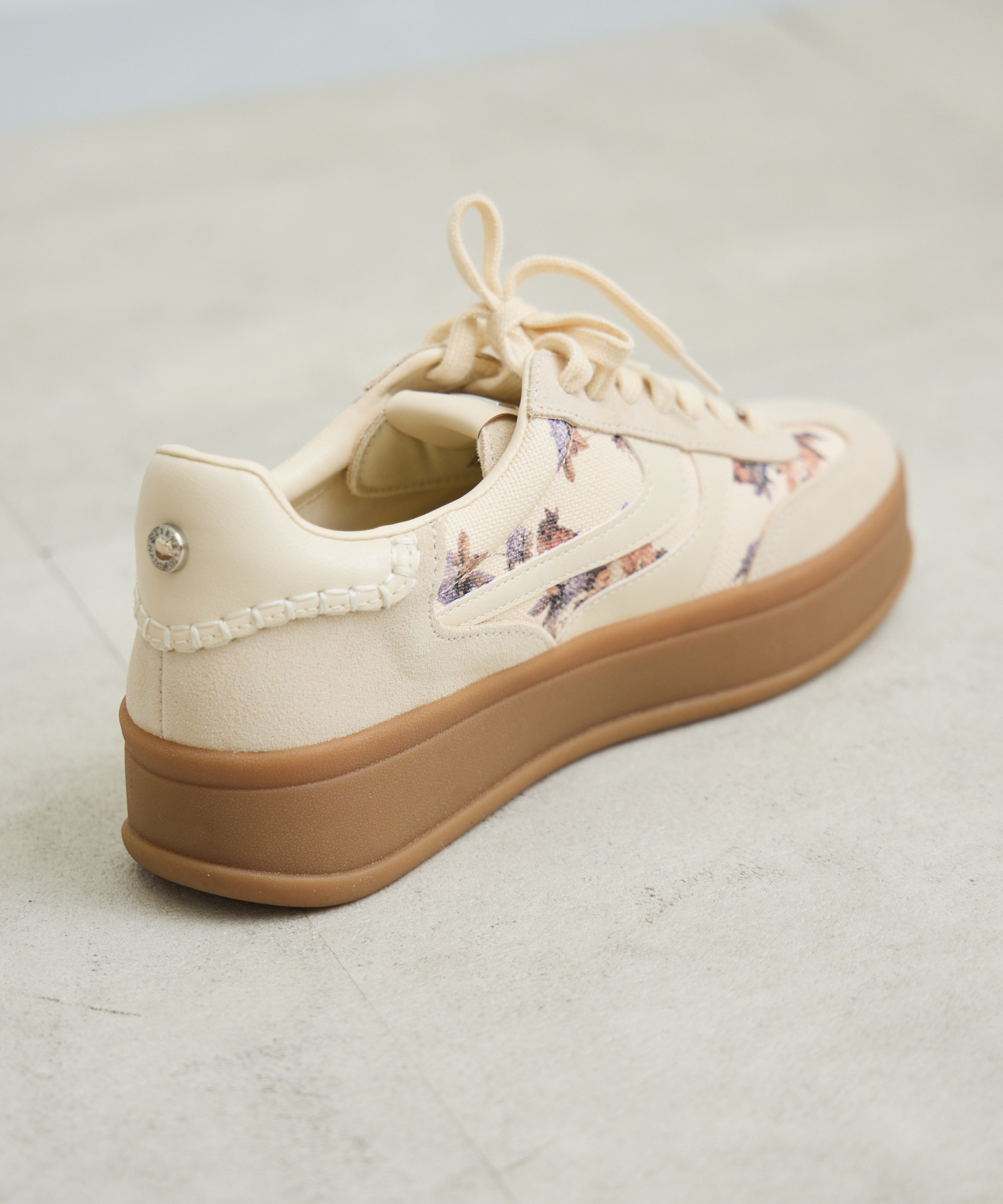 残りわずか】【STEVE MADDEN】OFF-TRACK フラワーキャンバススニーカー