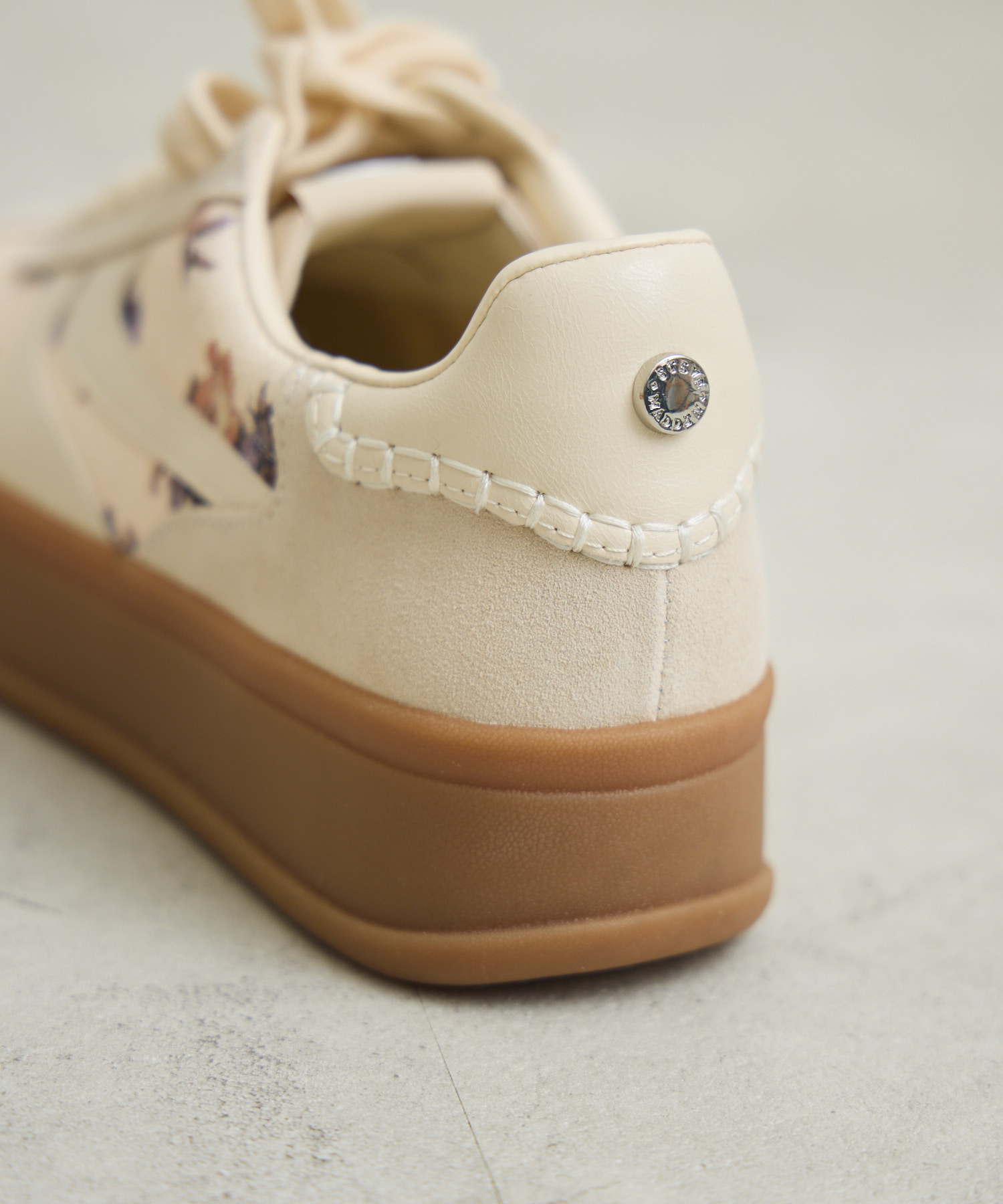 STEVE MADDEN】OFF-TRACK フラワーキャンバススニーカー | IKG crossing