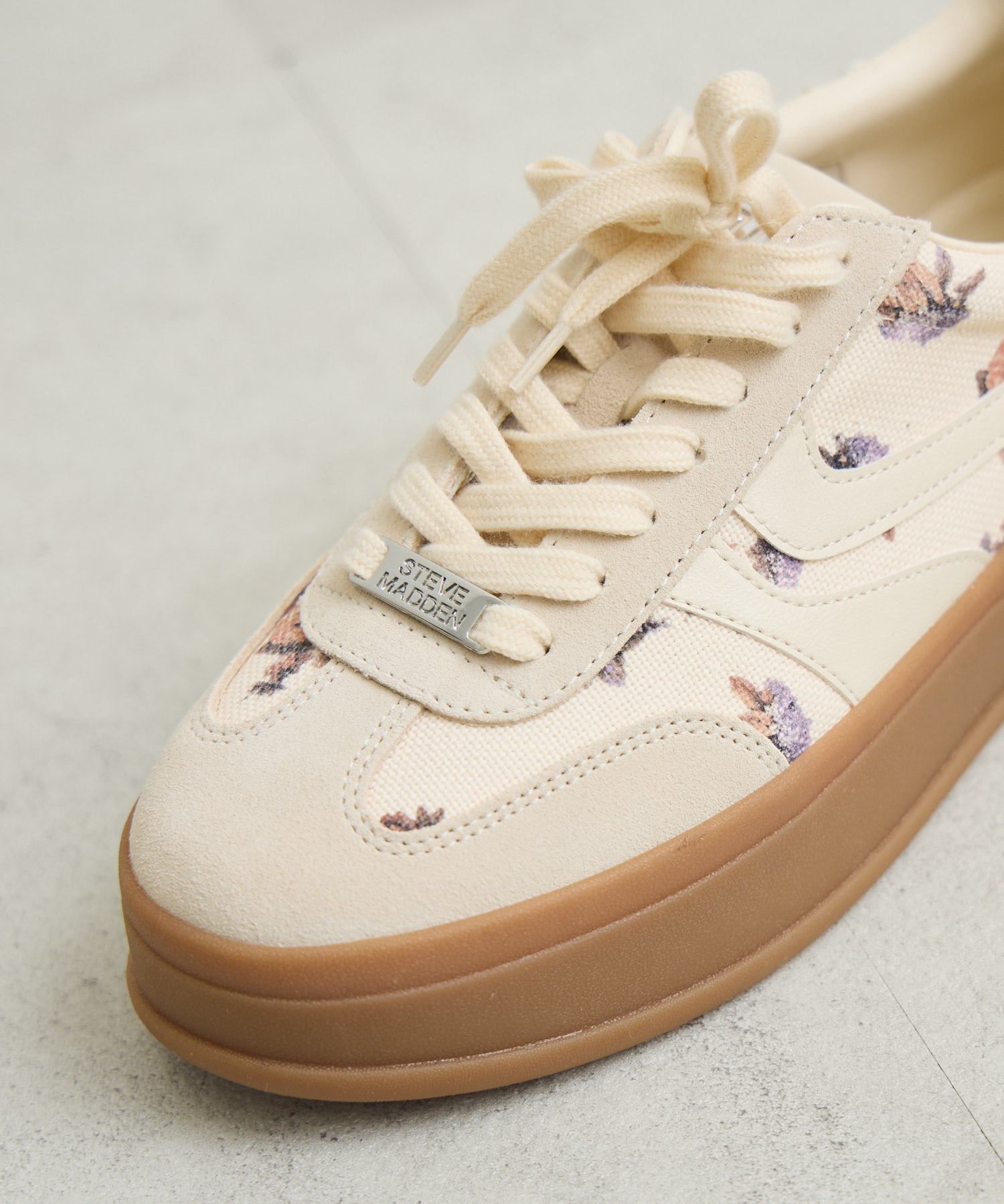 STEVE MADDEN】OFF-TRACK フラワーキャンバススニーカー | IKG crossing