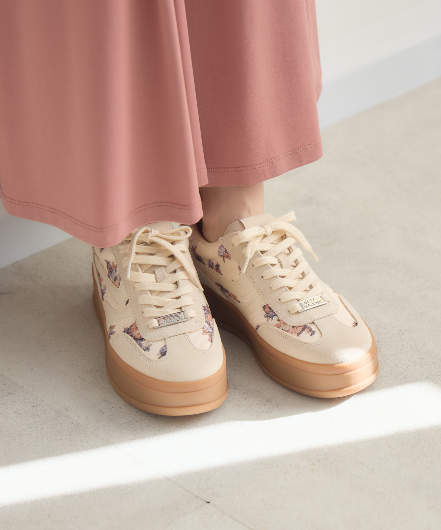 STEVE MADDEN】OFF-TRACK フラワーキャンバススニーカー | IKG crossing