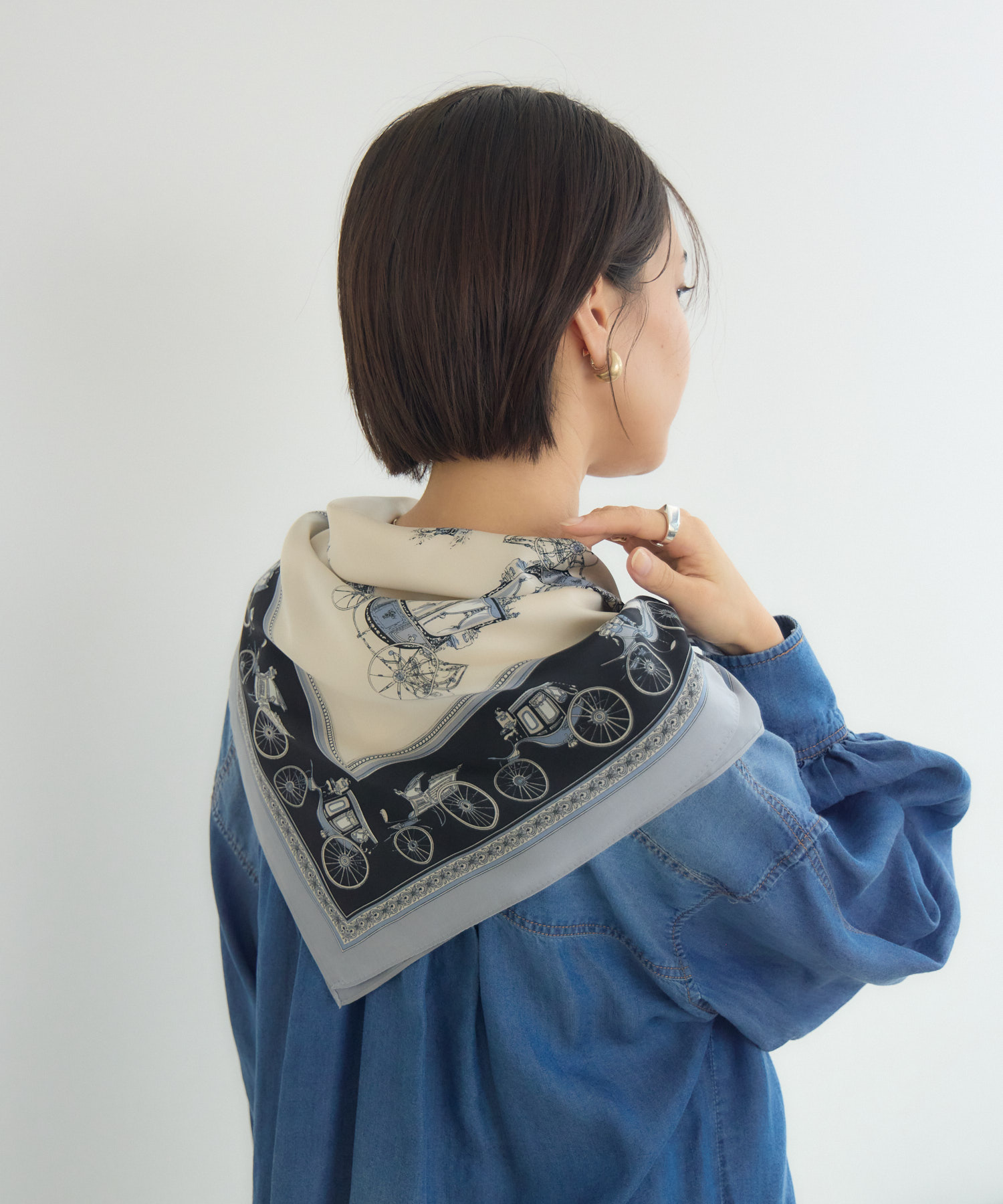 WEB限定】大判スカーフレトロ馬車 | IKG crossing