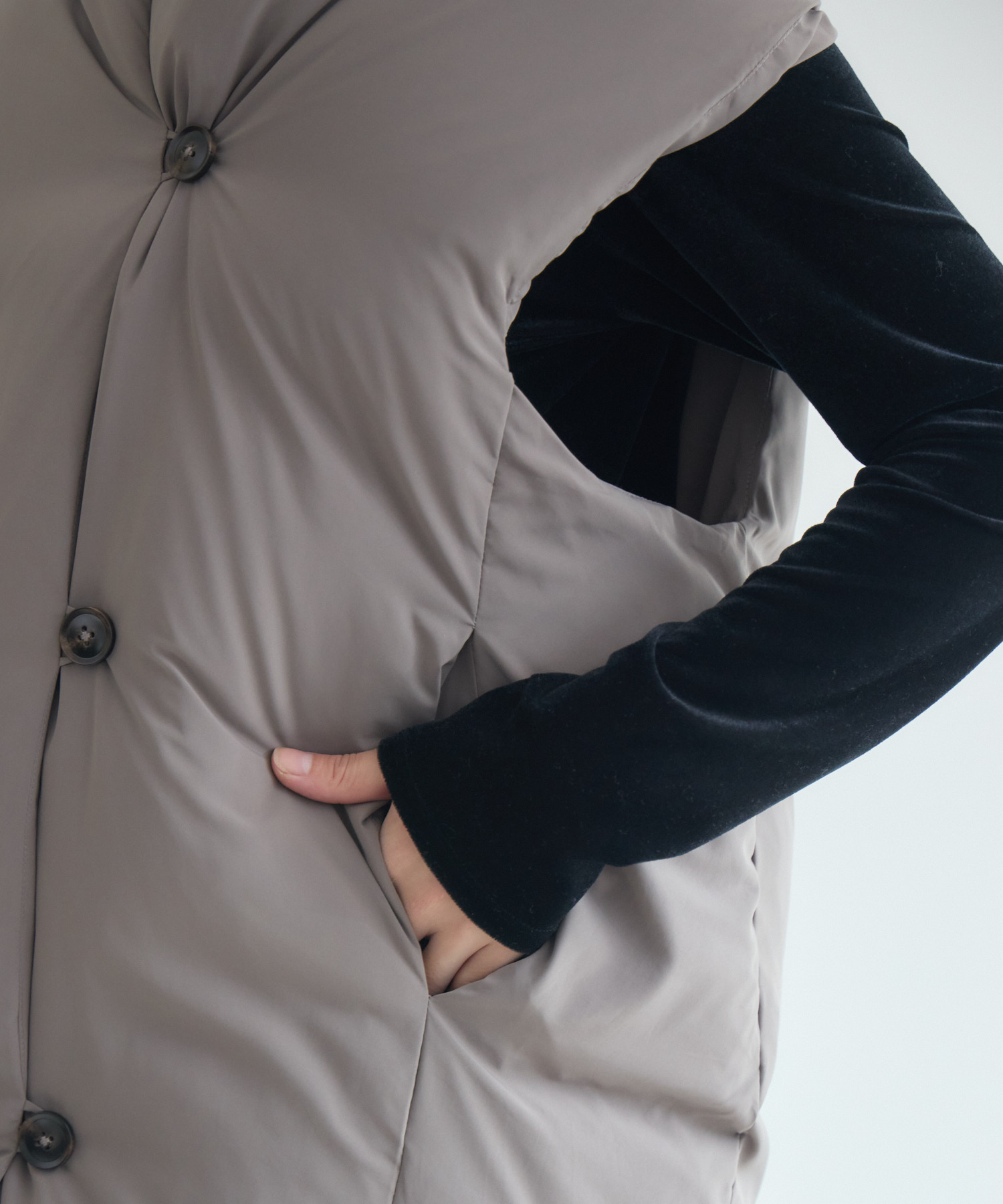 ダウンベストフード付き2way 未使用新品❗️タグ付き CYAN ストールライクダウンベスト | IKG crossing