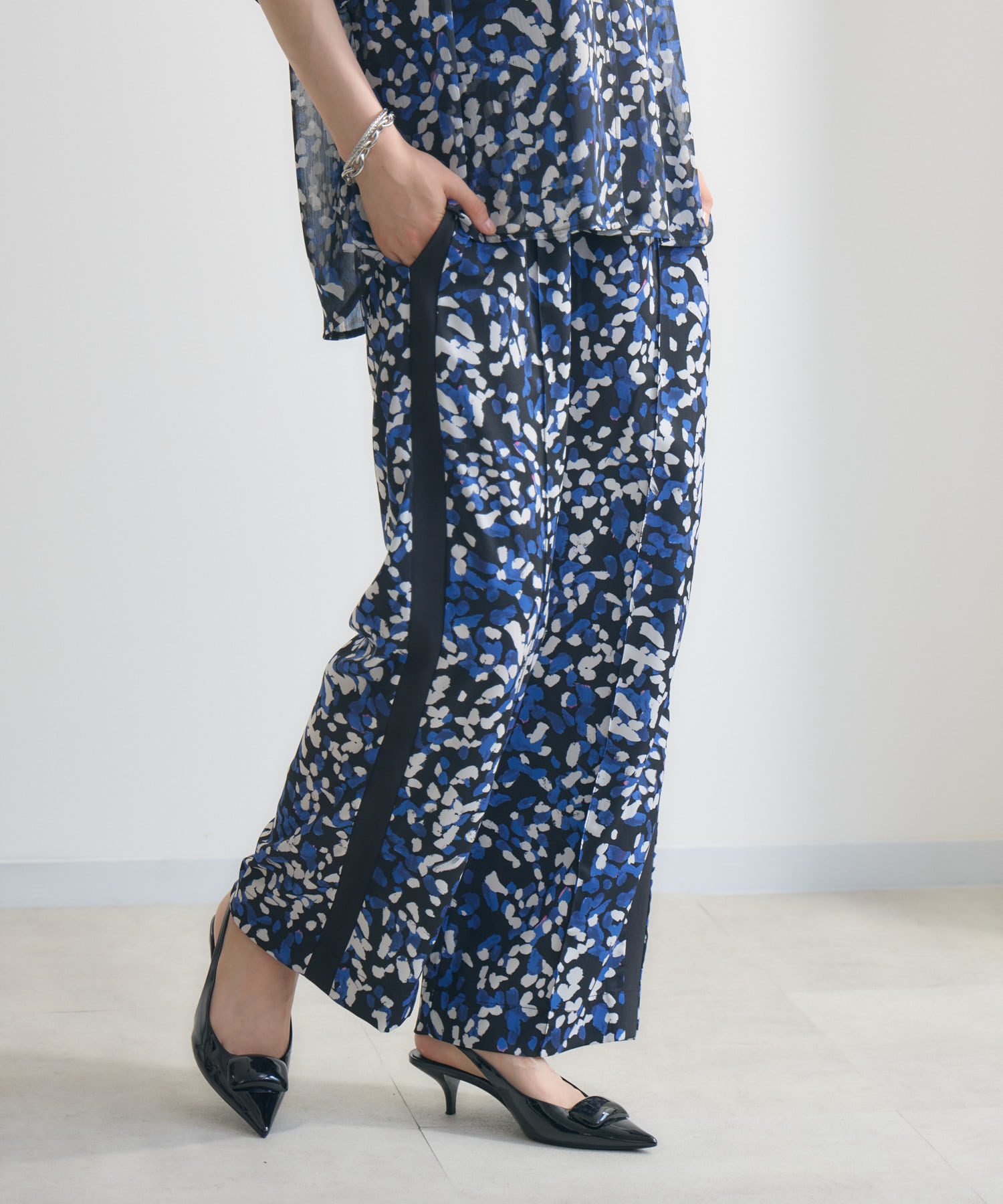 TRANOI. サイドラインペイントドットパンツ | IKG crossing