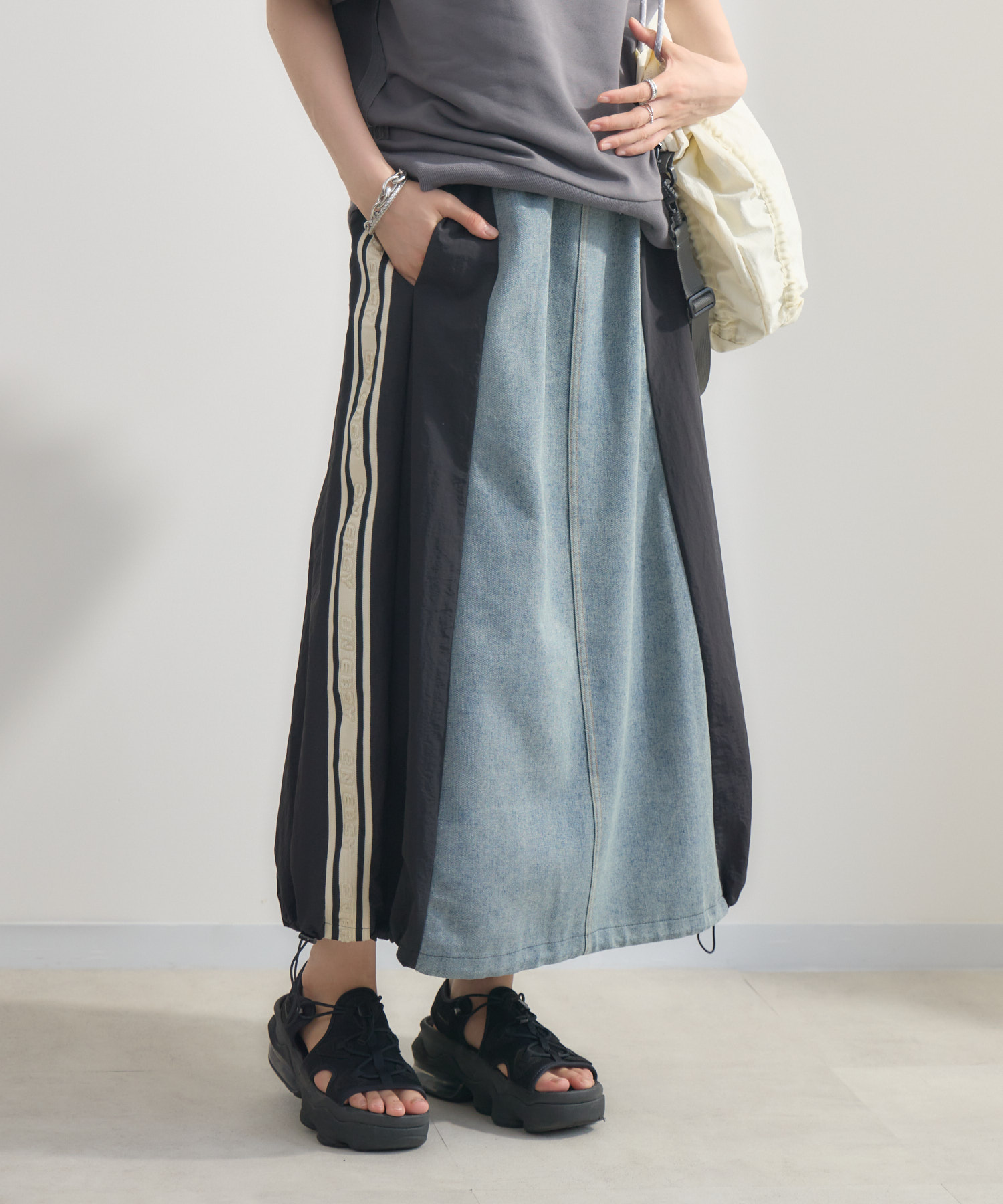 新品未使用 異素材サイドラインデニムスカート 異素材切り替えサイドラインデニムスカート | COPINE