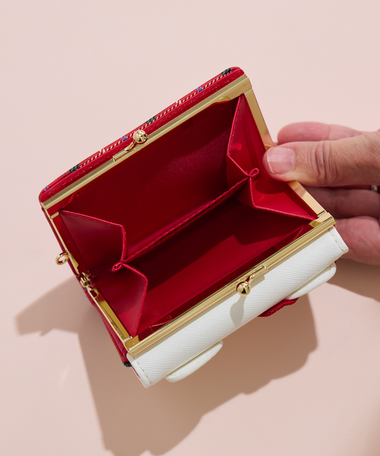 サンリオ】ハローキティ ダイカットフェイス口金財布 | IKG crossing