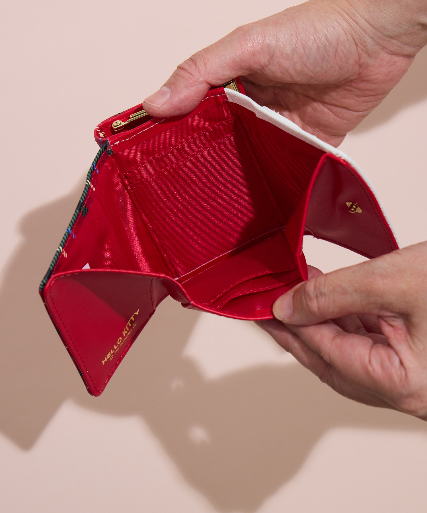 サンリオ】ハローキティ ダイカットフェイス口金財布 | IKG crossing