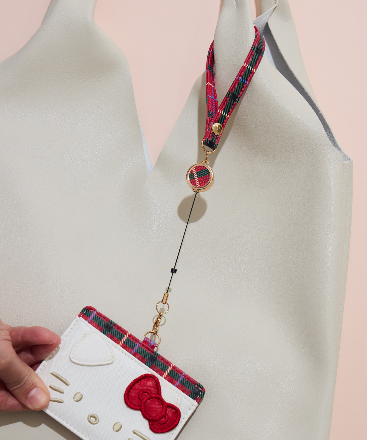 サンリオ】クロミ ダイカットフェイスパスケース | IKG crossing