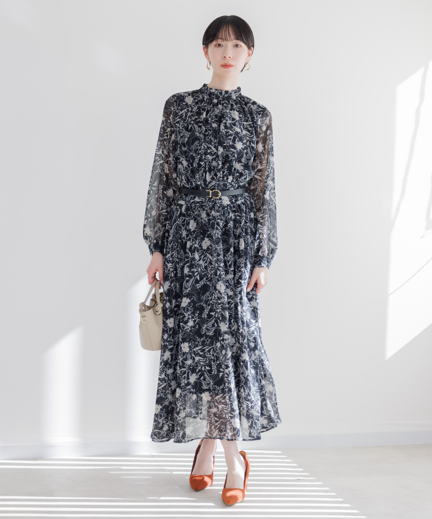 TRANOI. スタンドカラーレトロフラワーワンピース | IKG crossing