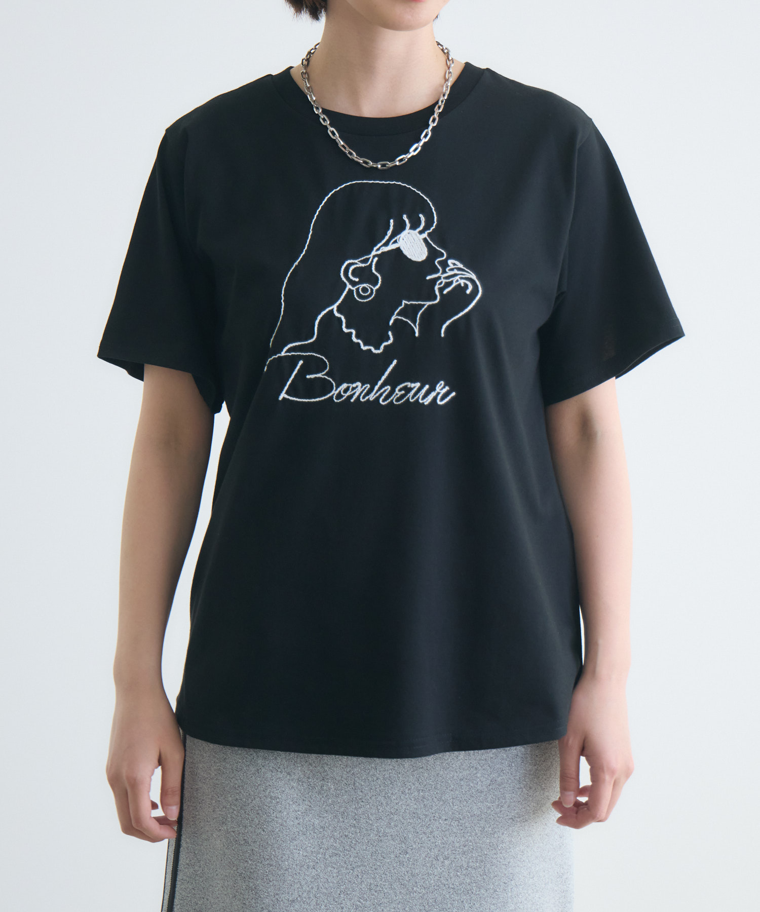 ROSIEE 女の子柄コード刺繍Tシャツ | IKG crossing