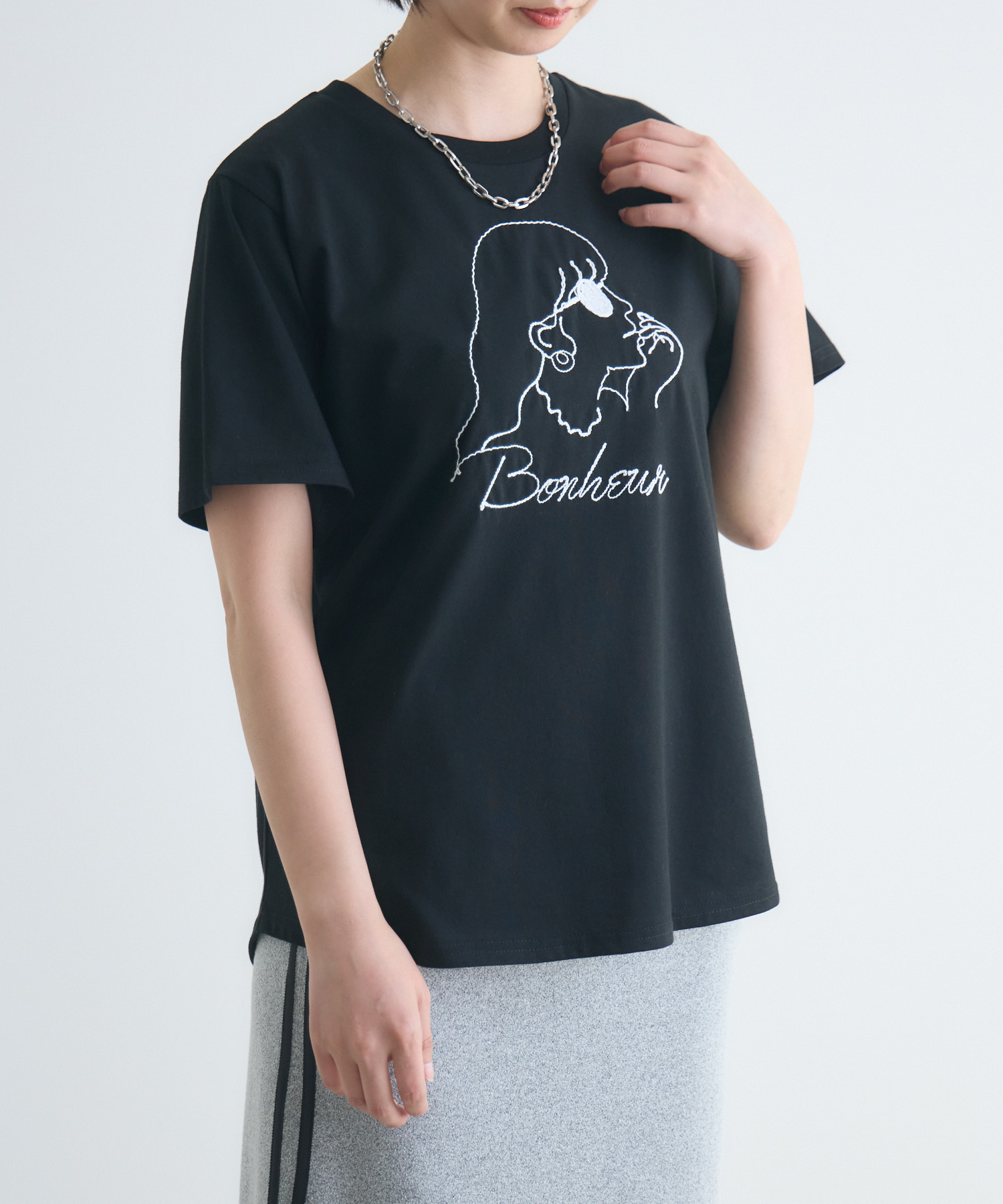 ROSIEE 女の子柄コード刺繍Tシャツ | IKG crossing