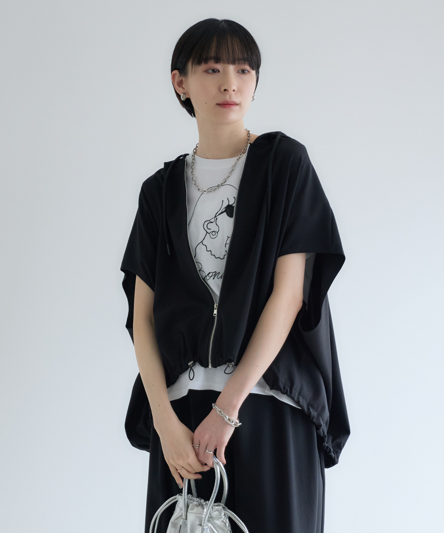ROSIEE 女の子柄コード刺繍Tシャツ | IKG crossing