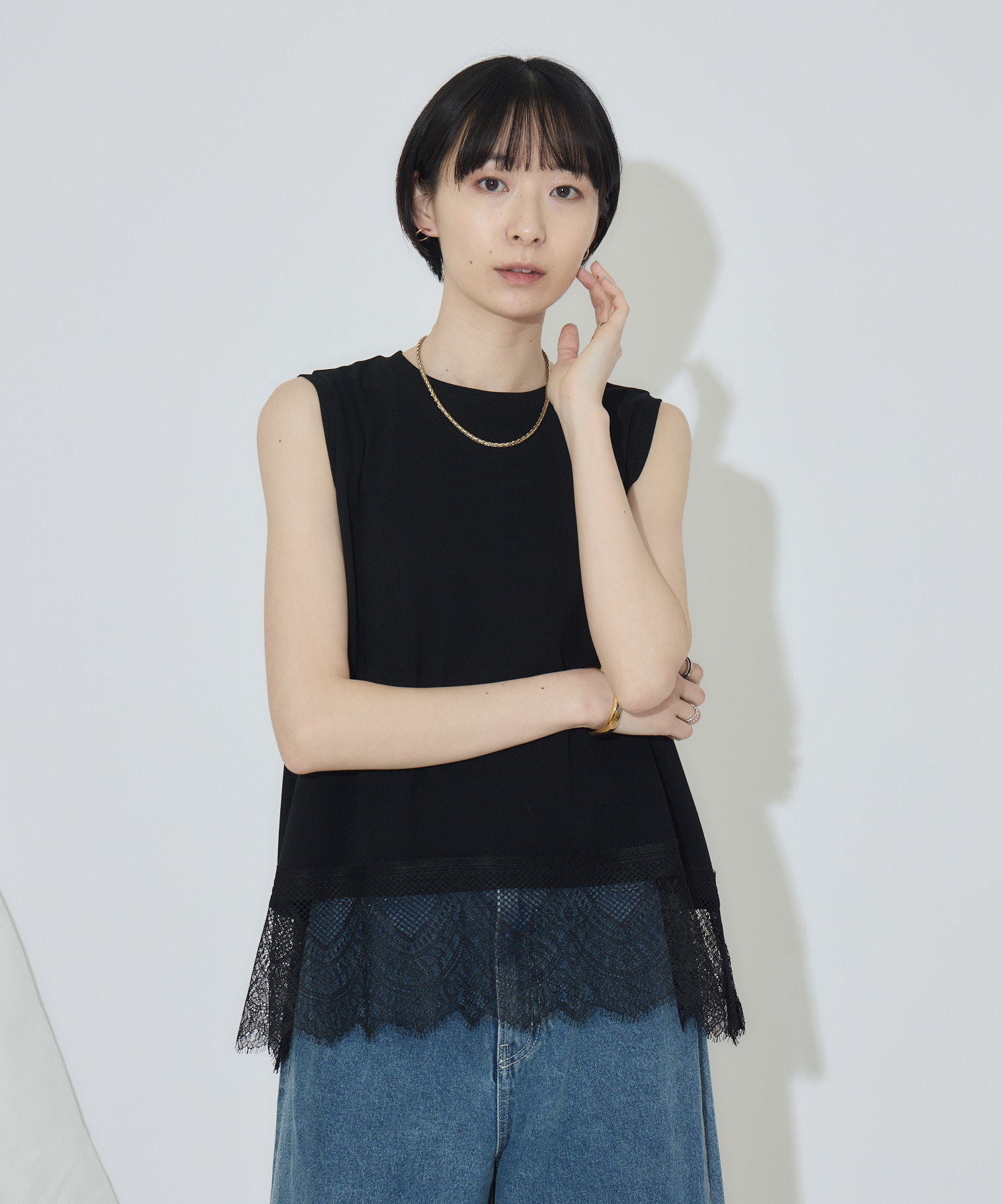 トップス ヘンリーネックレース付プレートロゴ長袖リブトップス｜INGNI(イング Reee トップス