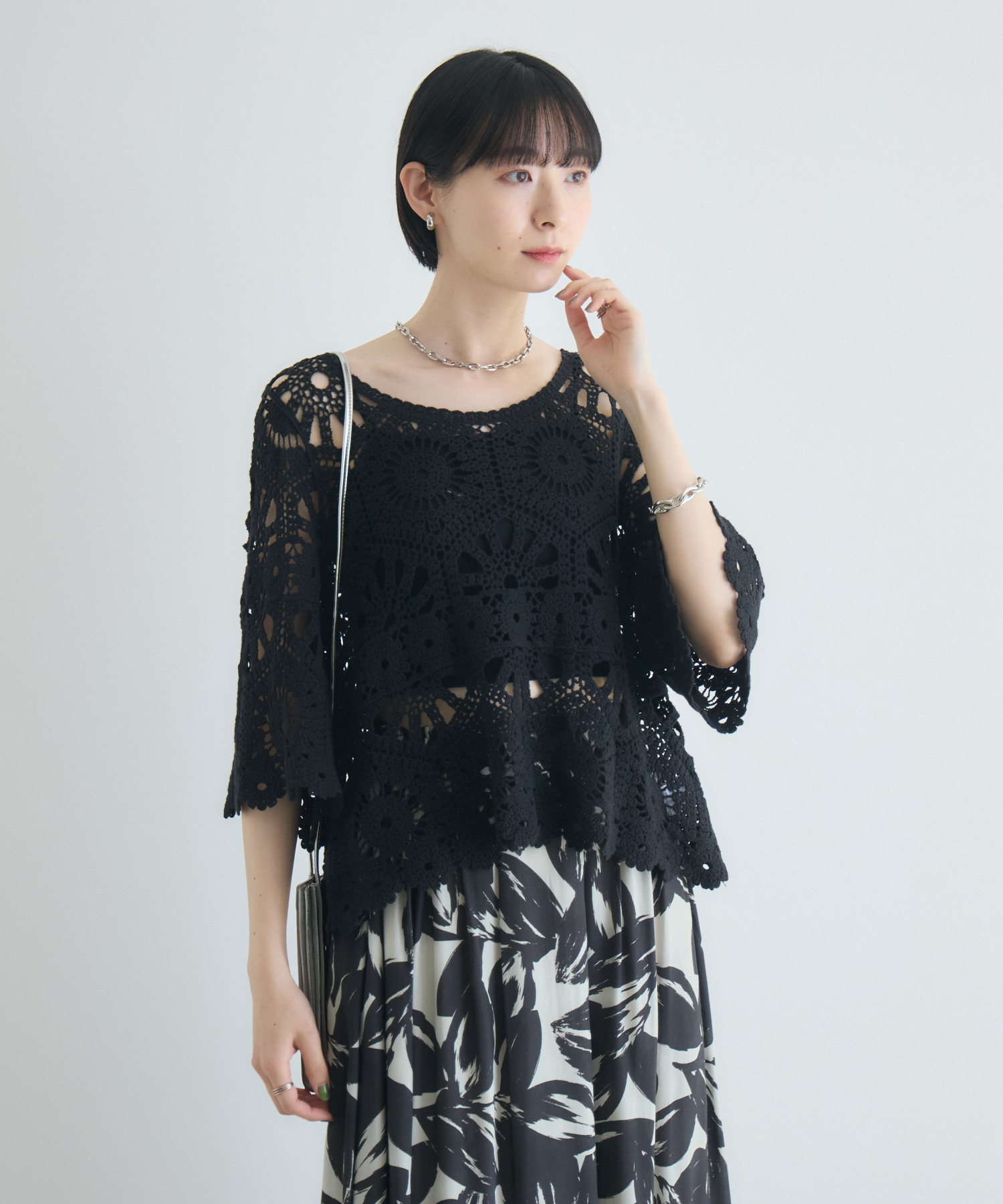 *新品タグ付* OzzCroce 薔薇刺繍入りレースアップ半袖カットソー 刺繍レースプルオーバー | IKG crossing
