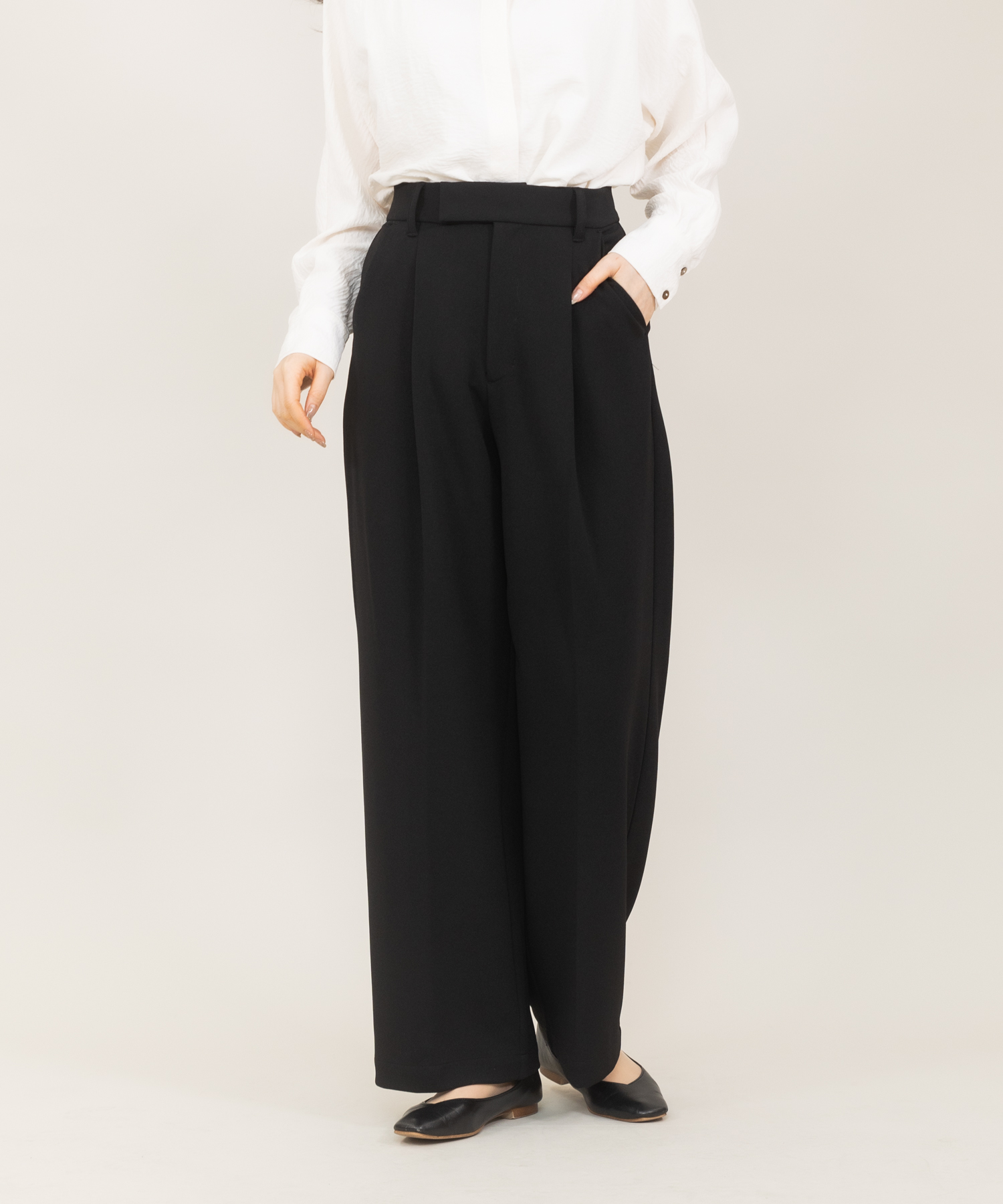 美シルエット『伸洗』シリーズ 華奢見えタックワイドパンツ / meeny